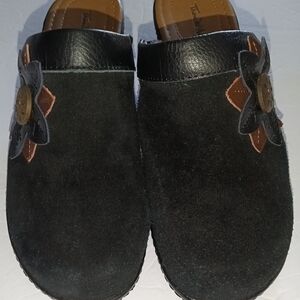 Thom McAn Women's Black and Brown Suede Mules